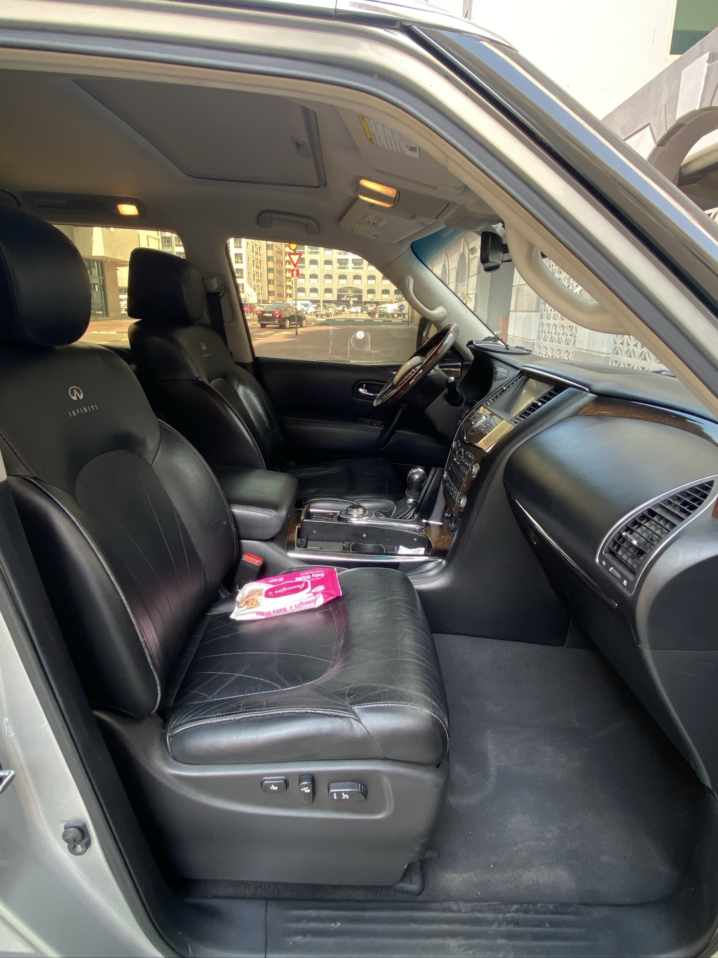 Infiniti QX80 photo 5