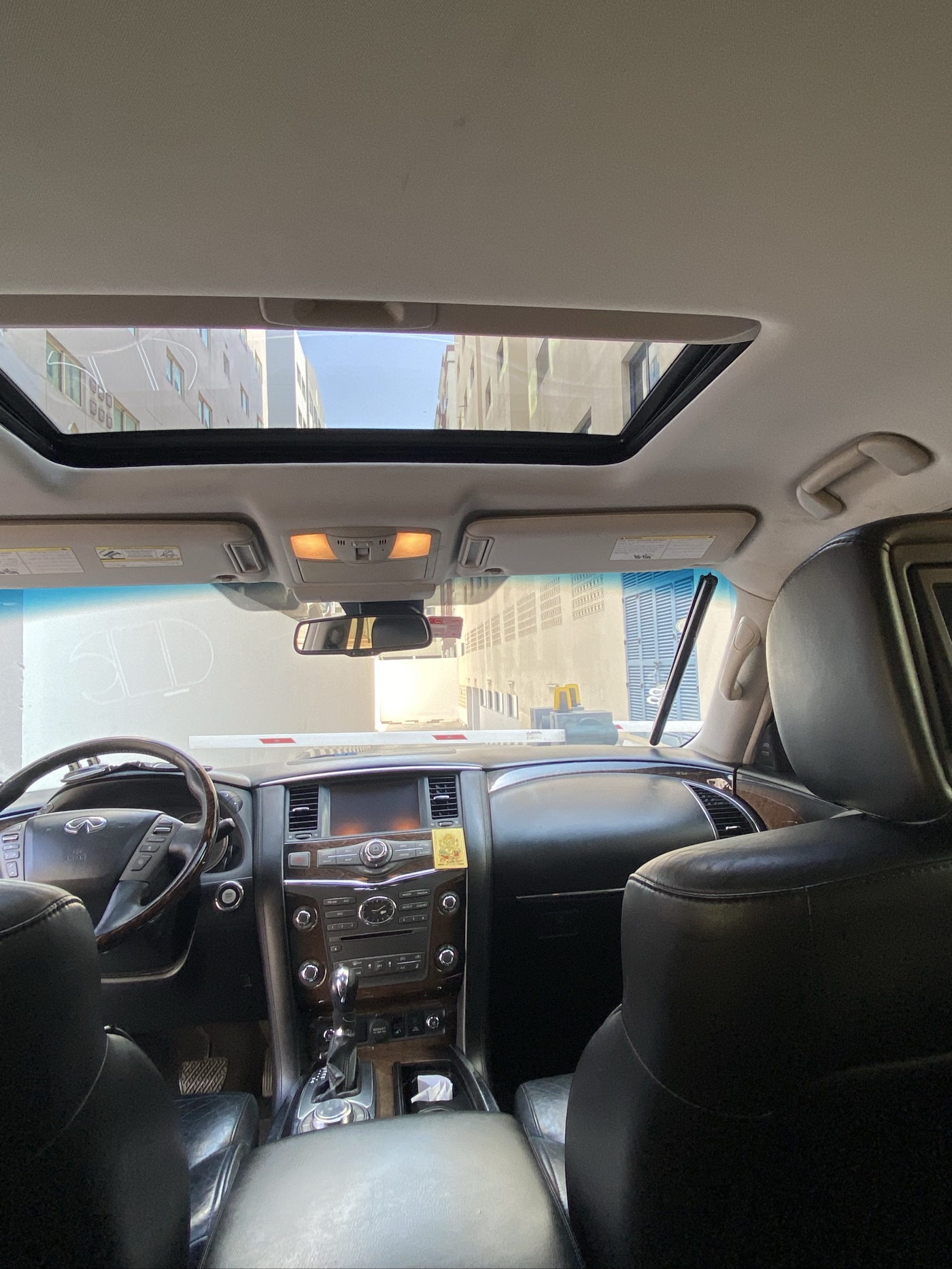 Infiniti QX80 photo 6