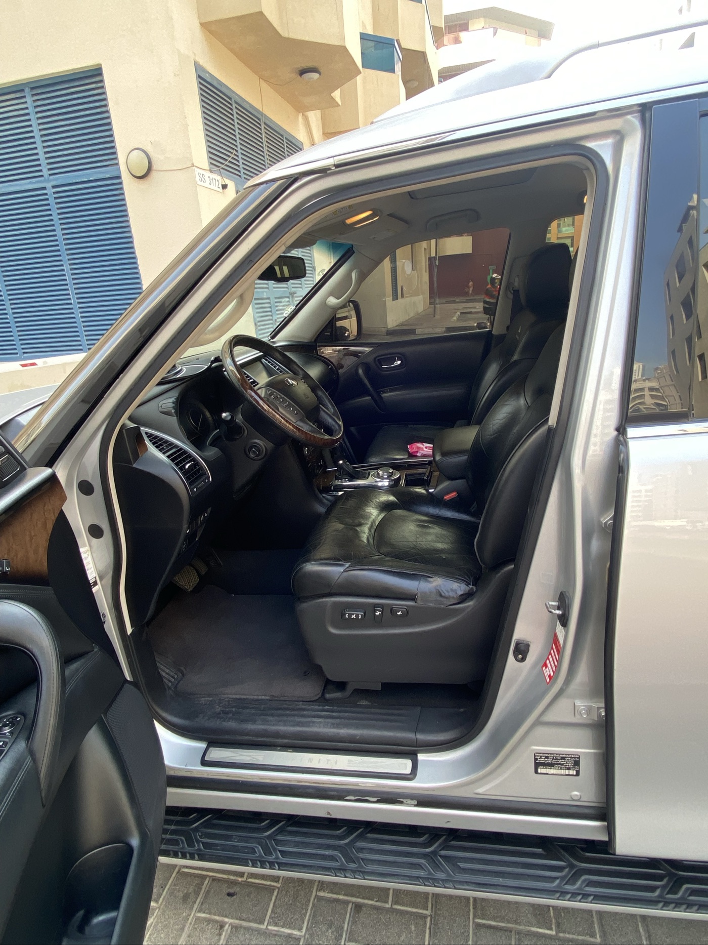 Infiniti QX80 photo 8