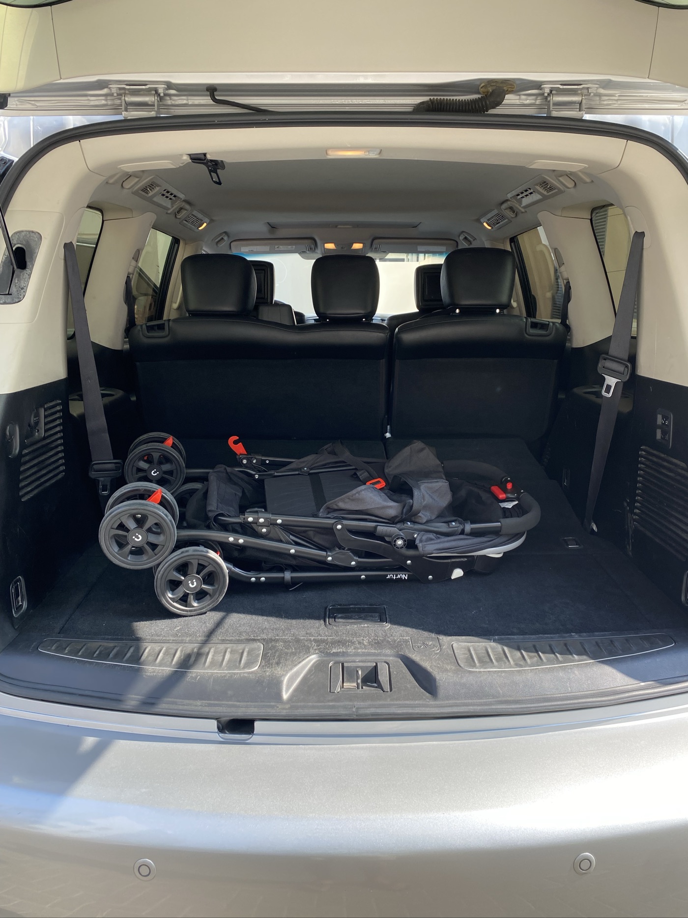 Infiniti QX80 photo 10