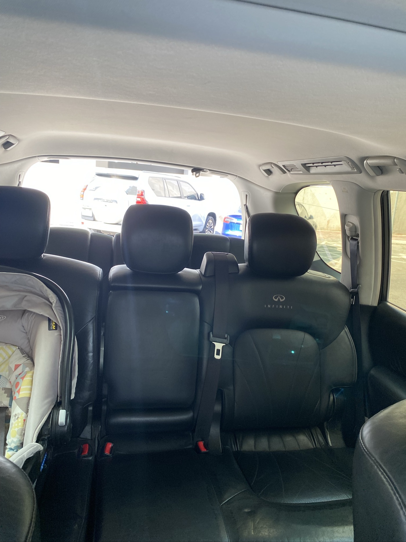 Infiniti QX80 photo 11