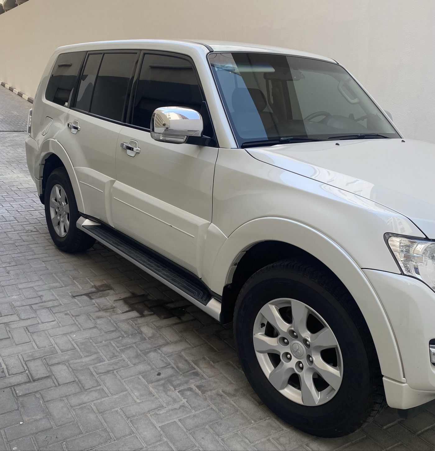 Mitsubishi Pajero photo 2
