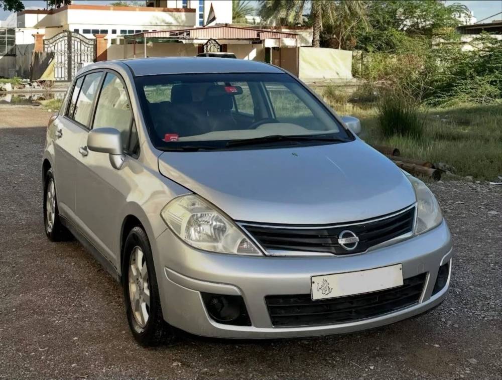 Nissan Versa photo 2