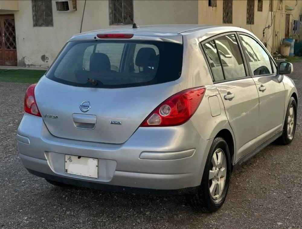 Nissan Versa photo 3