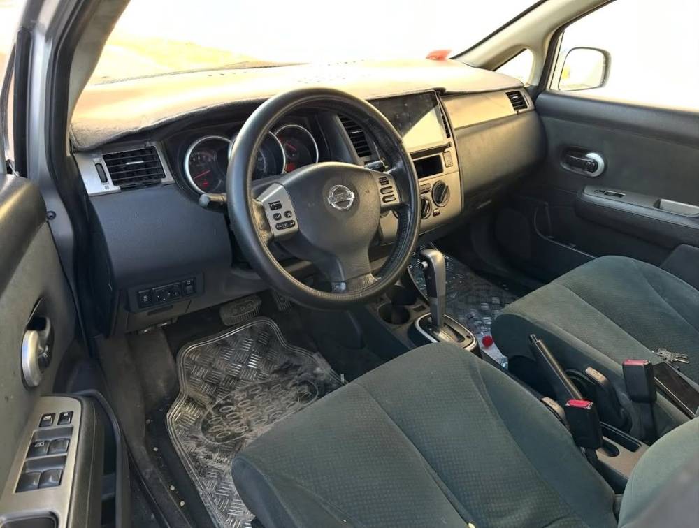 Nissan Versa photo 5
