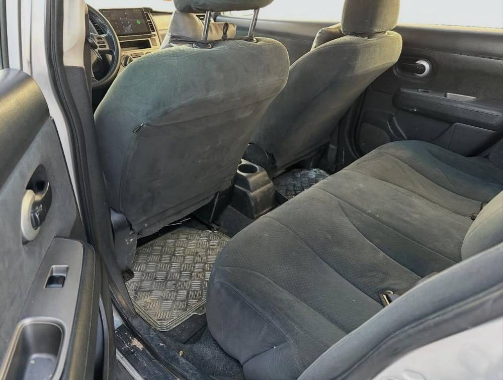 Nissan Versa photo 6