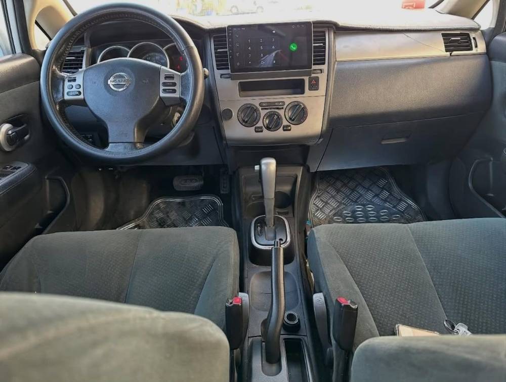 Nissan Versa photo 7