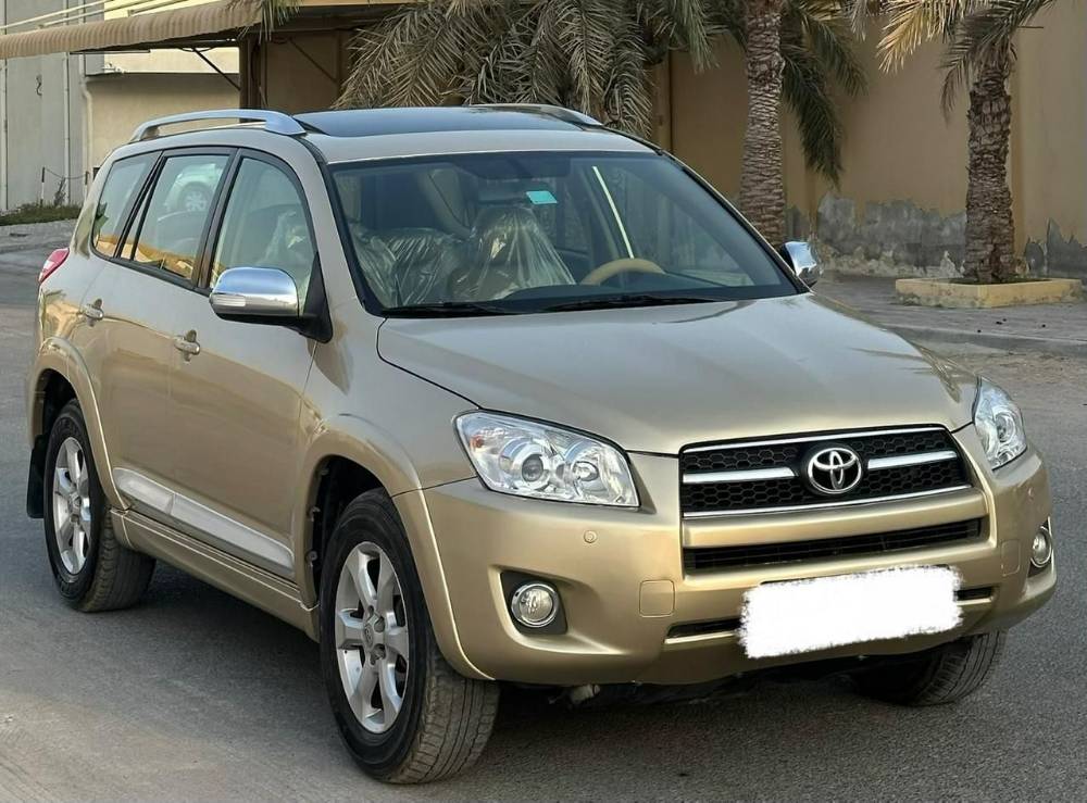Toyota RAV4 photo 2