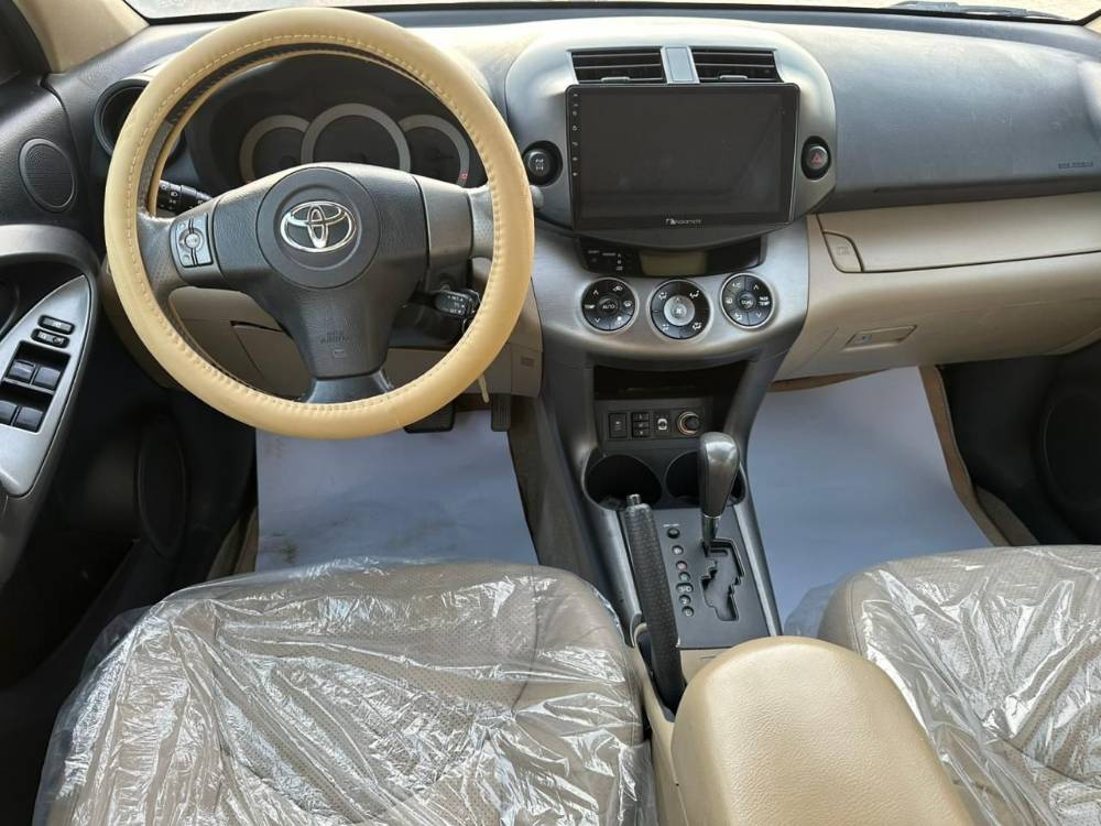 Toyota RAV4 photo 8