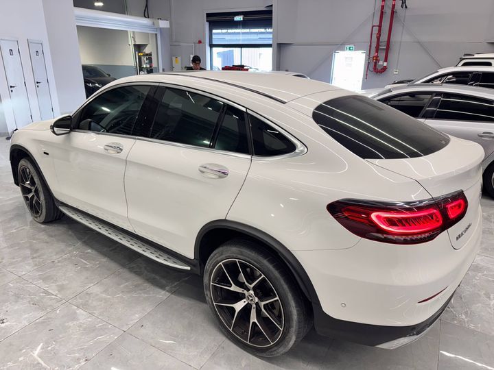 Mercedes GLC 300E photo 2