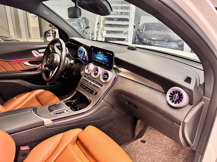 Mercedes GLC 300E photo 3