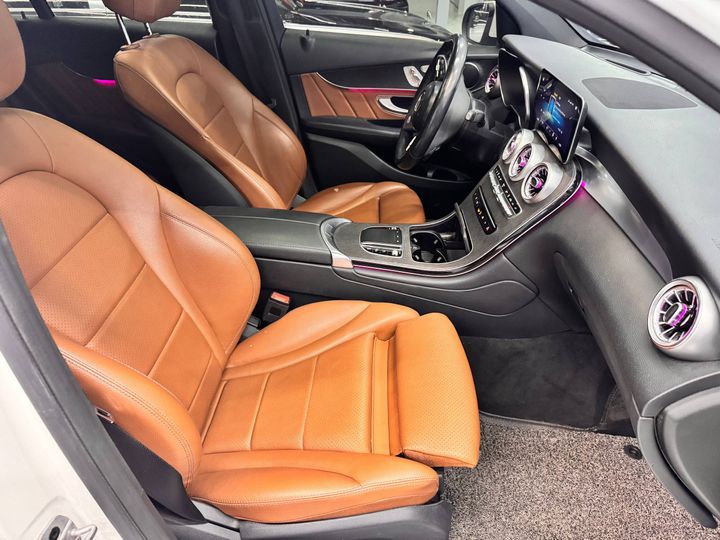 Mercedes GLC 300E photo 4