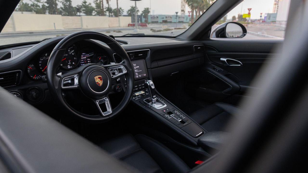 Porsche 911 Carerra 4GTS Targa photo 4