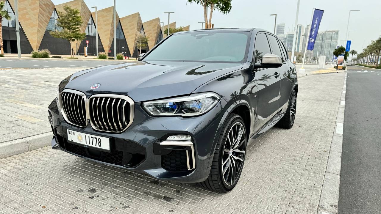 BMW X5 M50i