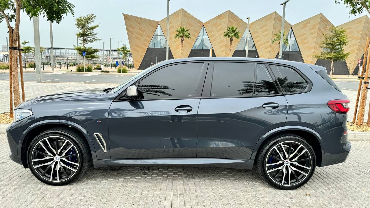 BMW X5 M50i photo 2