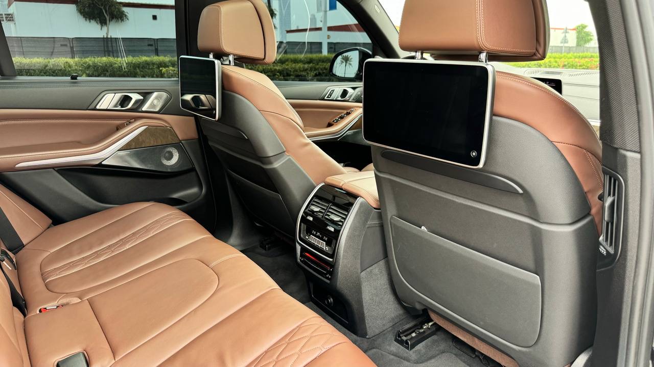 BMW X5 M50i photo 4