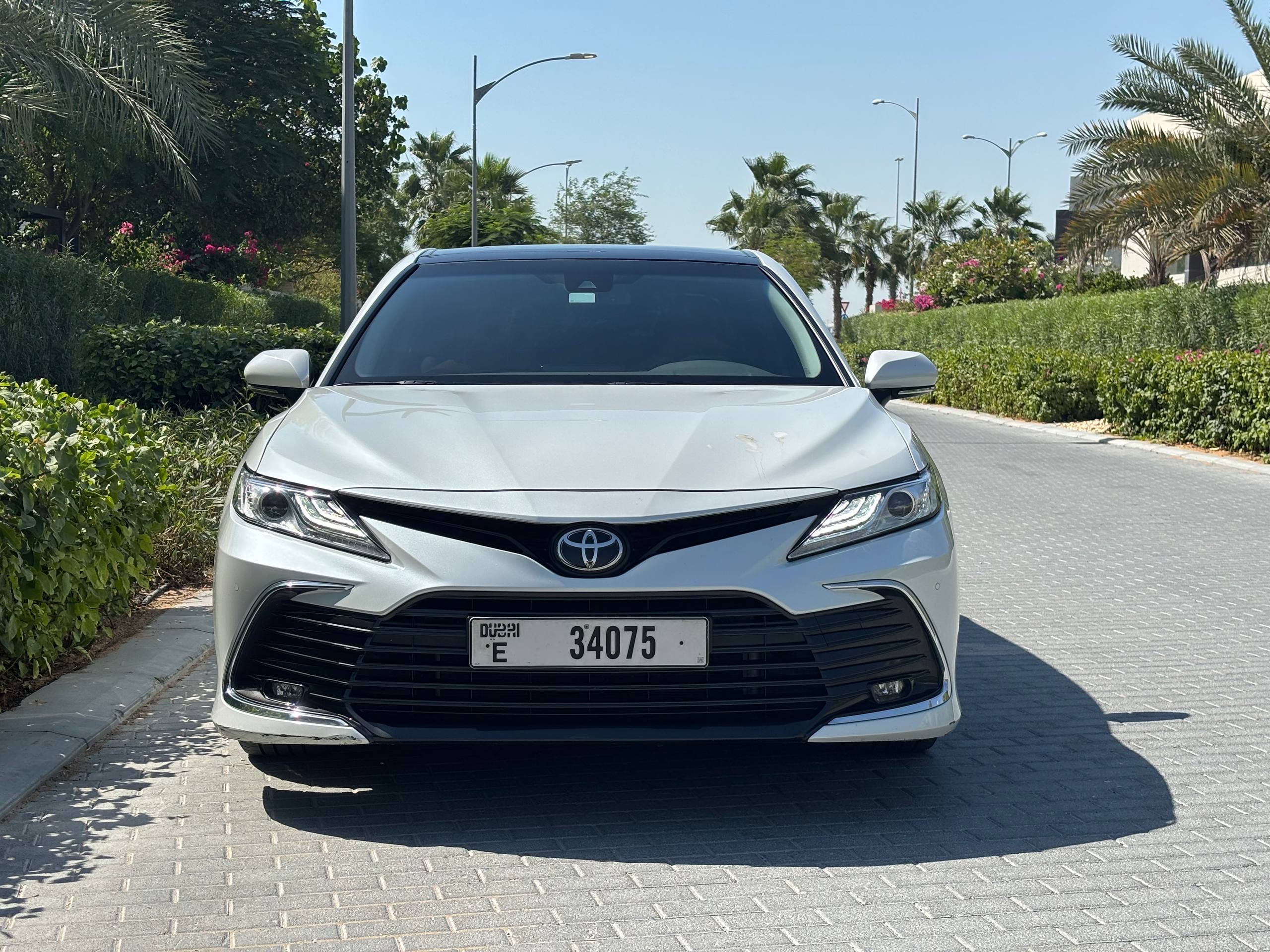 Toyota Camry photo 2