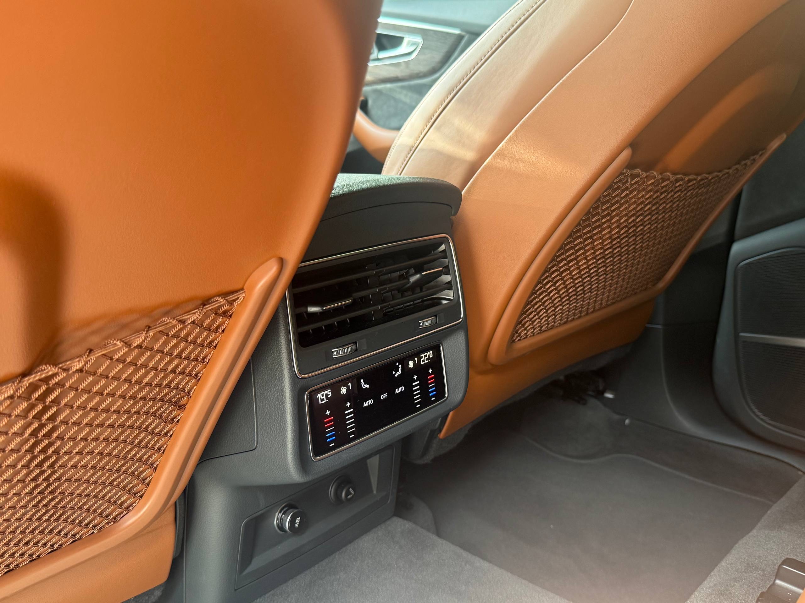 Audi Q8 55 TFSI Quattro photo 9