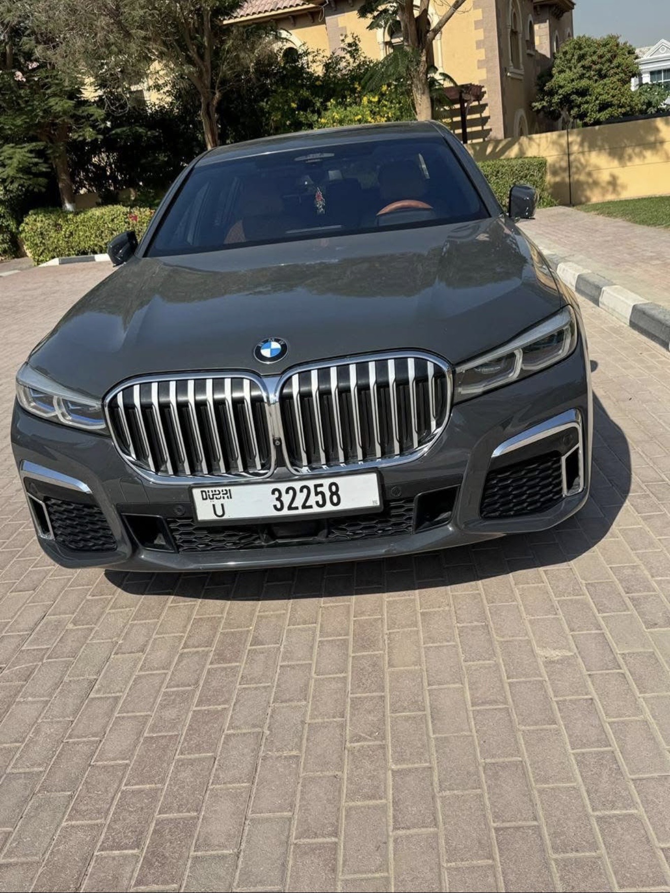 BMW 740 photo 2