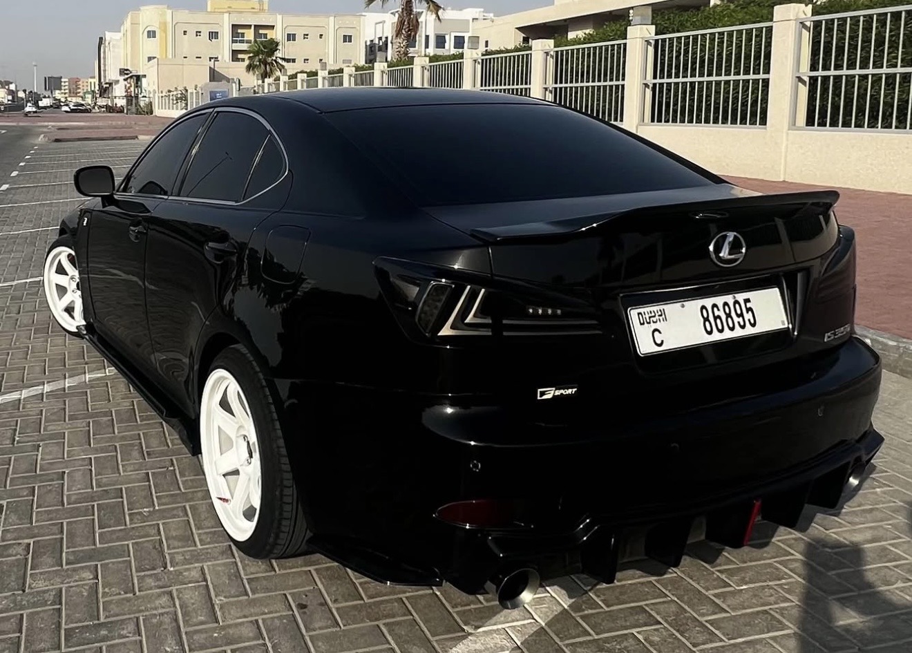 Lexus IS350 photo 2