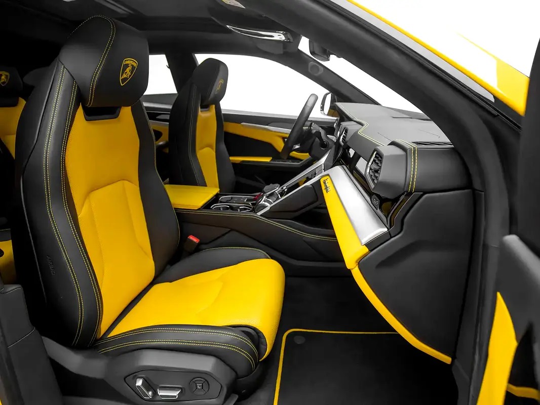 Lamborghini Urus Standard photo 8