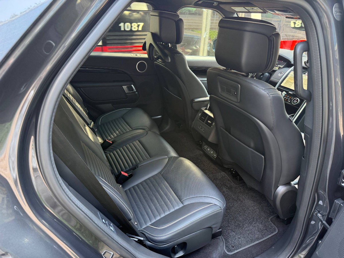 Land Rover Discovery 5 photo 5