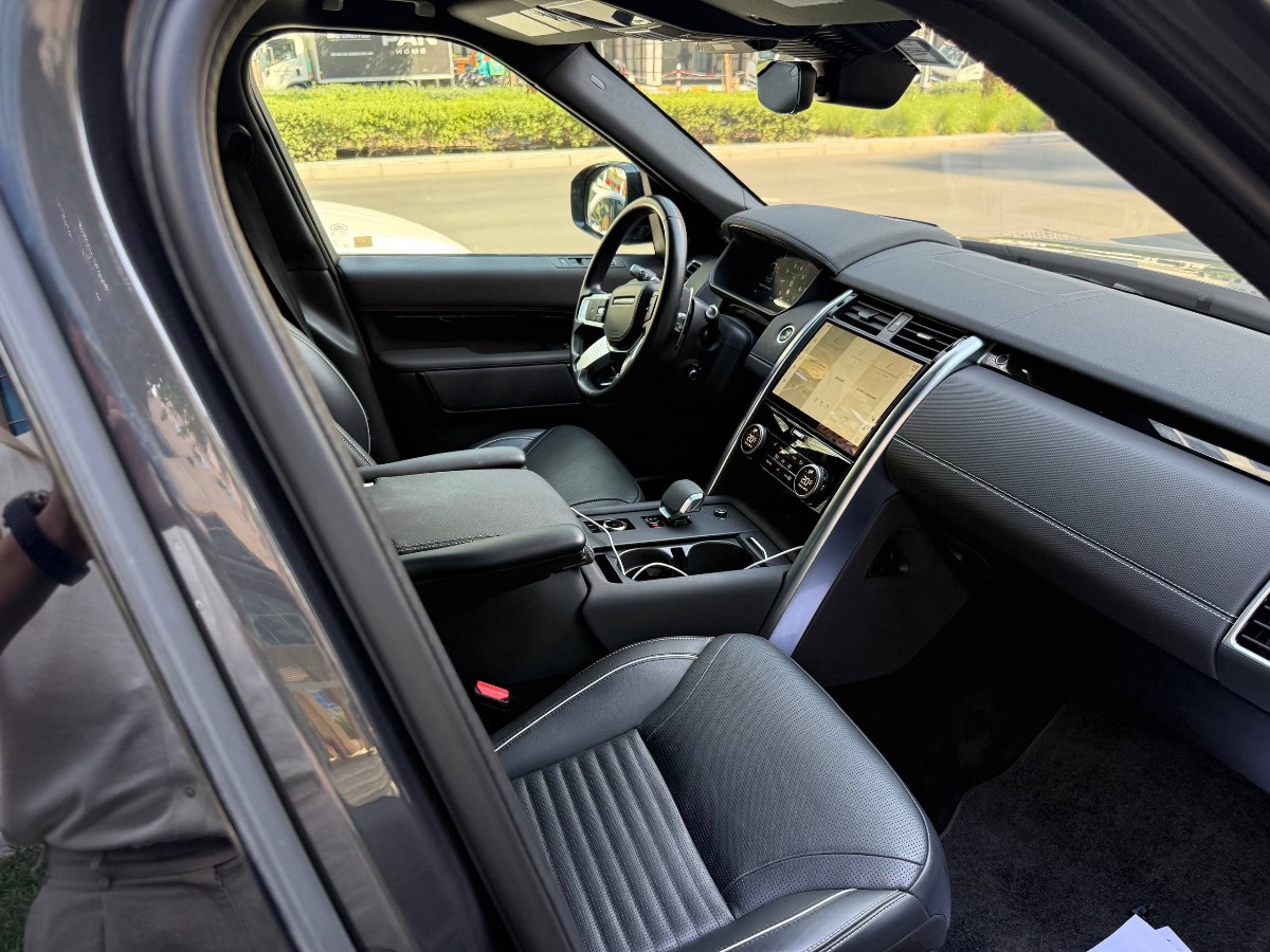Land Rover Discovery 5 photo 6