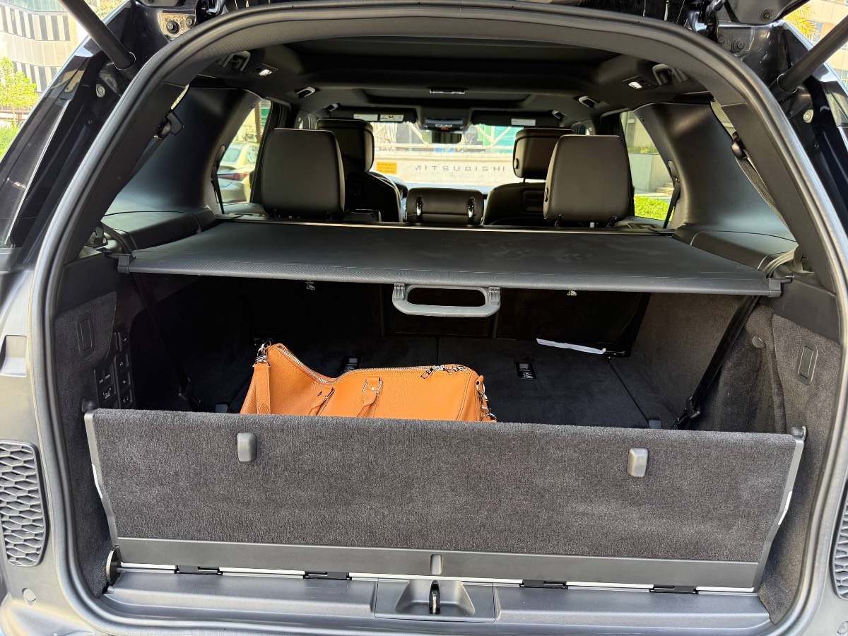 Land Rover Discovery 5 photo 7