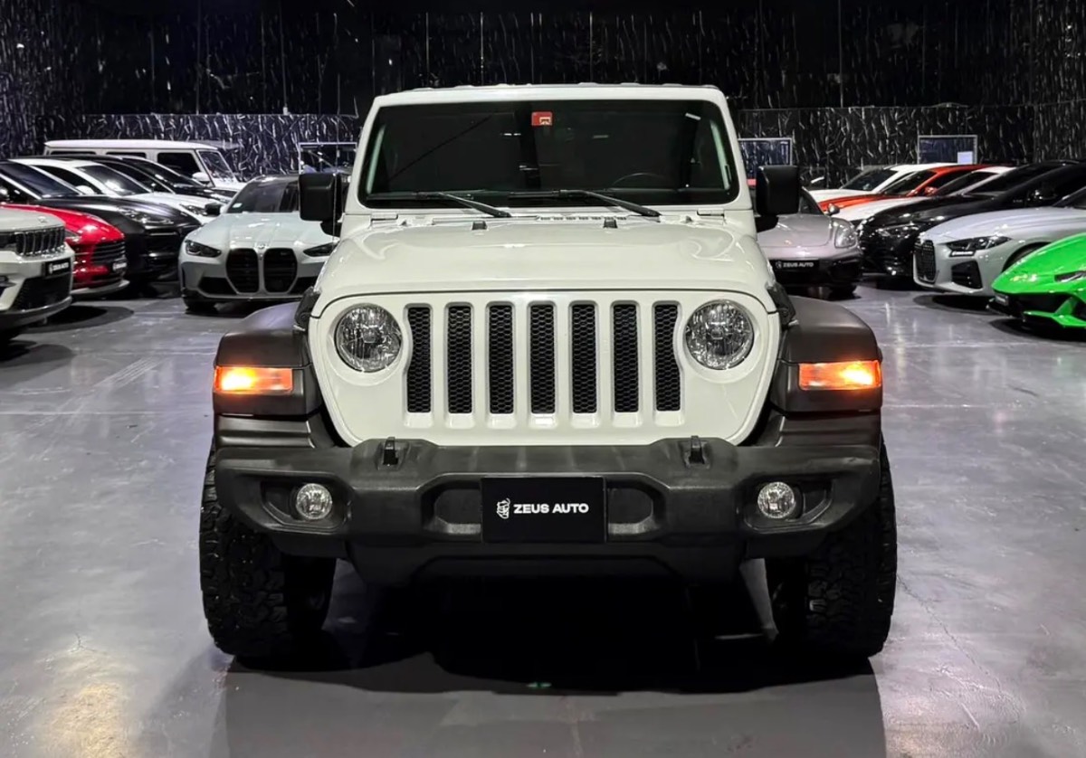 Jeep Wrangler Sport photo 2