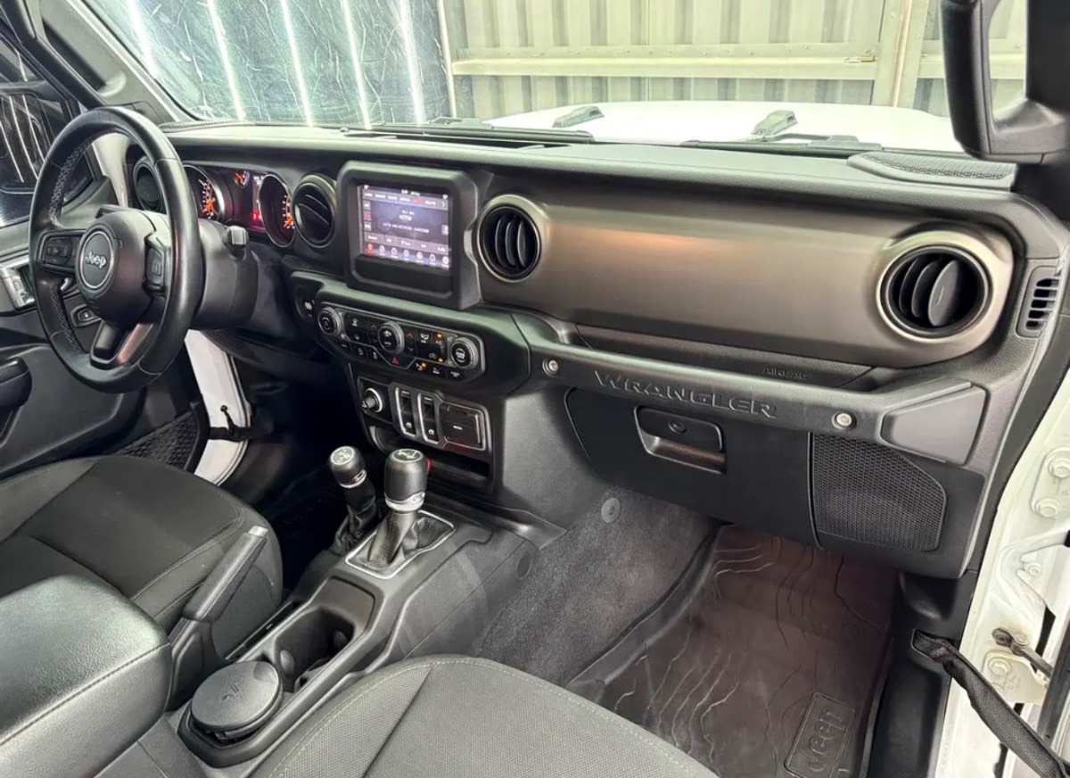 Jeep Wrangler Sport photo 7