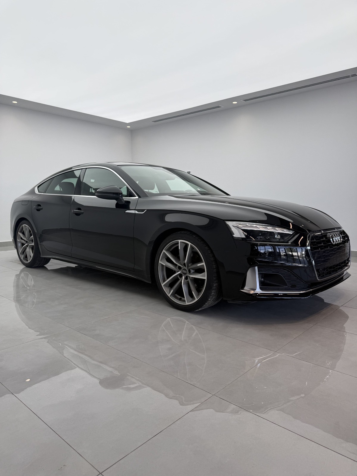 Audi A5 40 TFSI photo 2