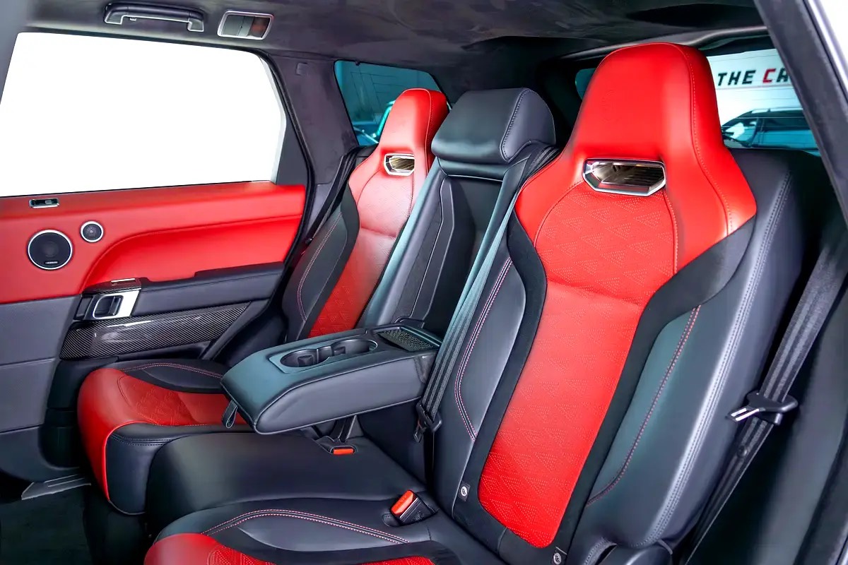 Land Rover Range Rover Sport SVR photo 9