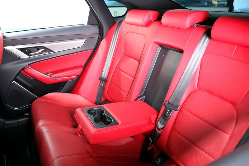 Jaguar XF R-Sport photo 9
