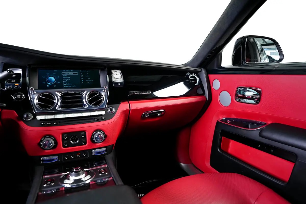 Rolls-Royce Ghost Standard photo 8