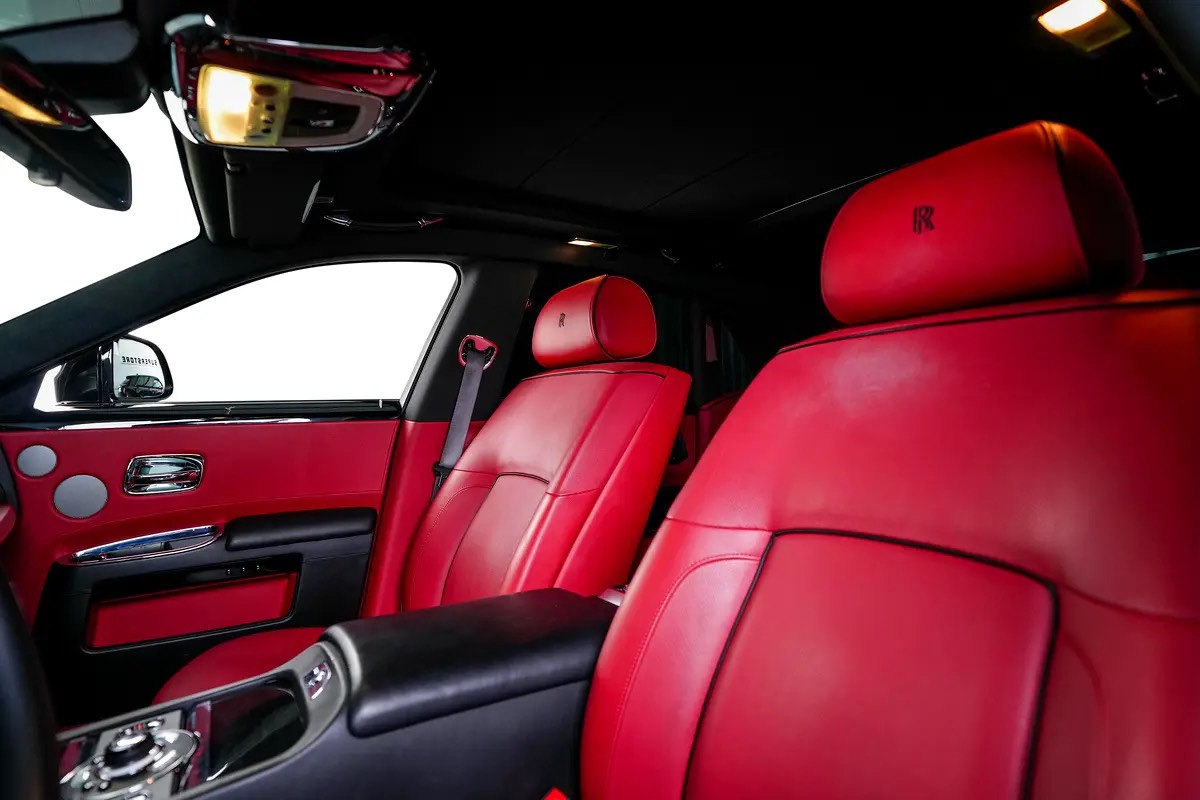 Rolls-Royce Ghost Standard photo 9