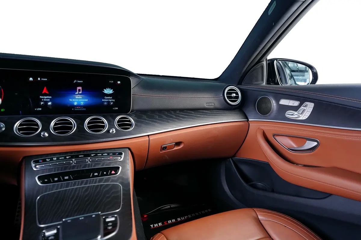 Mercedes-Benz E-Class E 300 photo 8