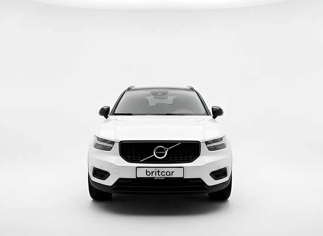 Volvo XC40 T4 R Design photo 2