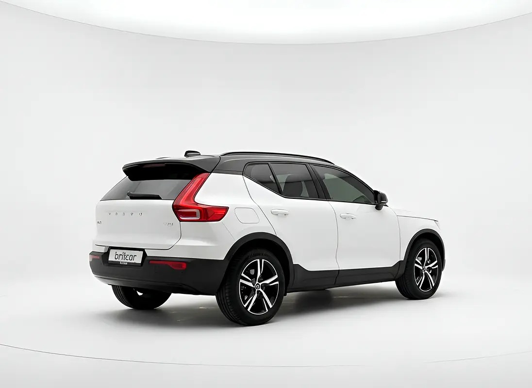 Volvo XC40 T4 R Design photo 3