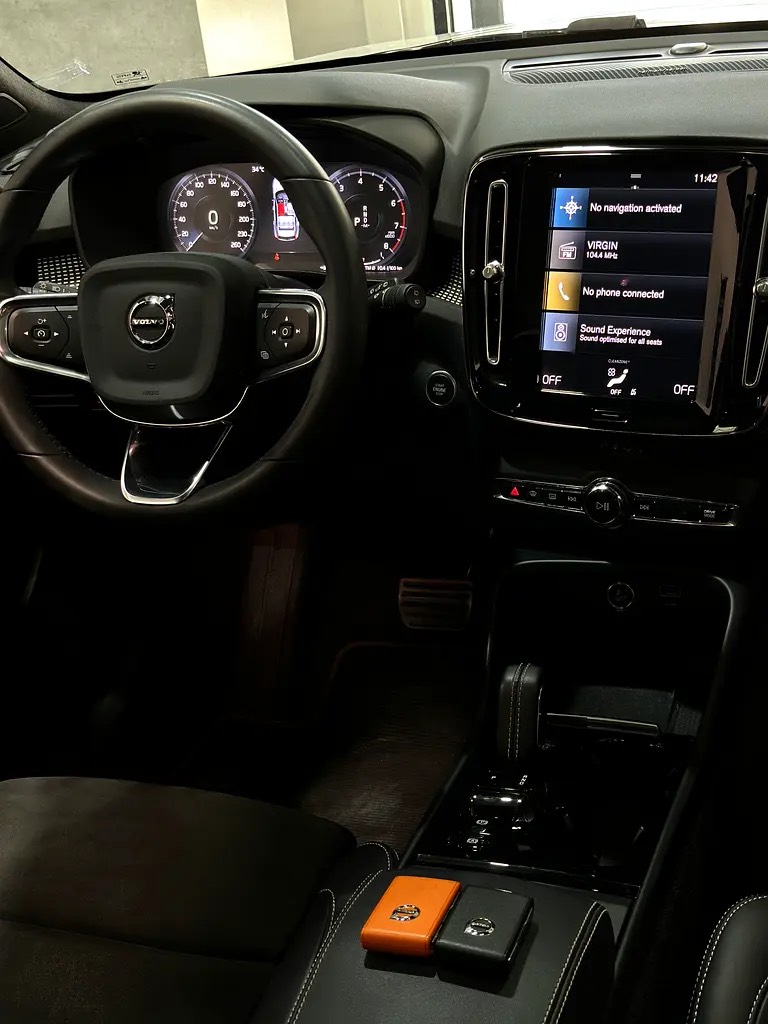 Volvo XC40 T4 R Design photo 7