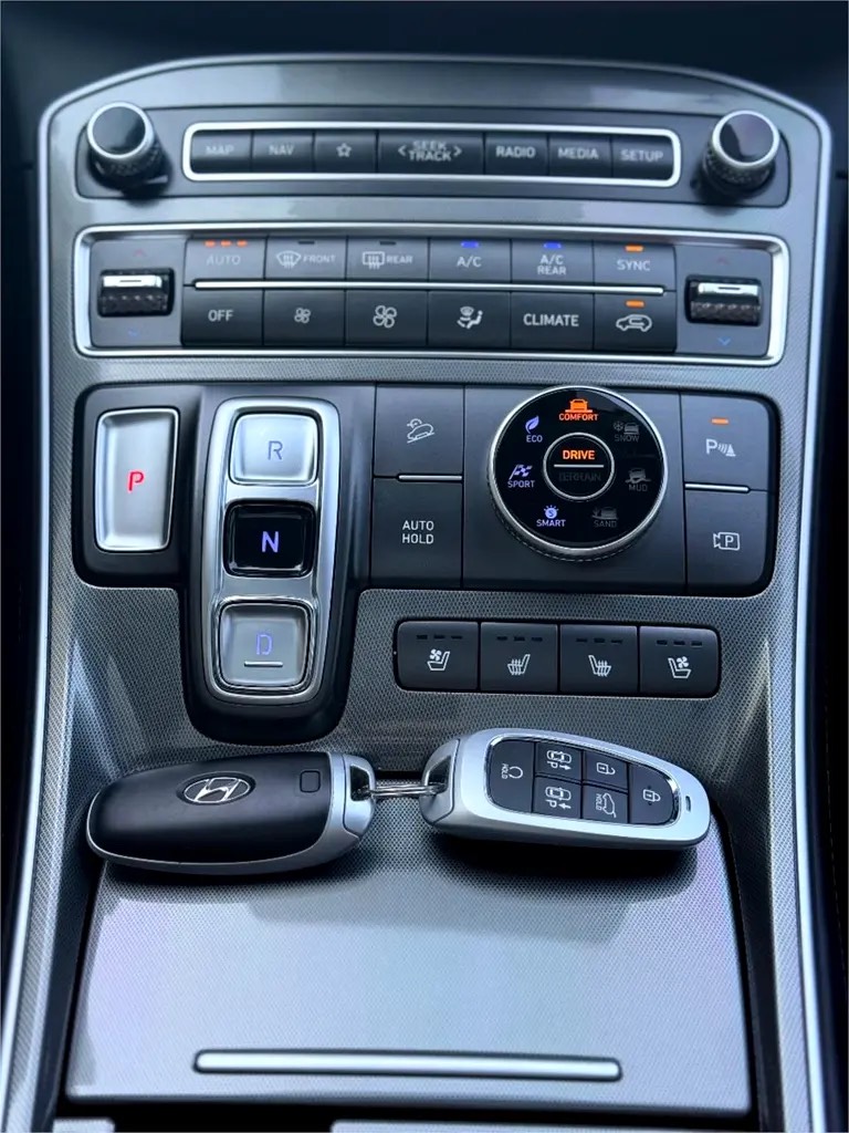 Hyundai Santa Fe Premium Plus photo 10