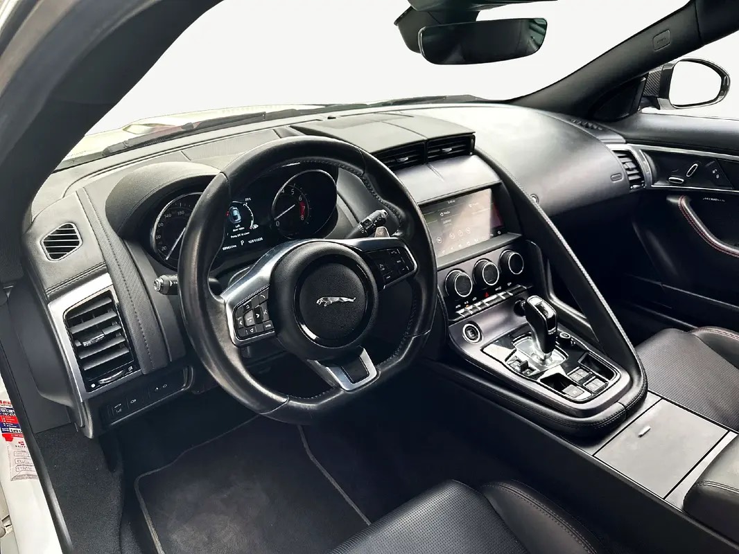 Jaguar F-Type R-Dynamic photo 5
