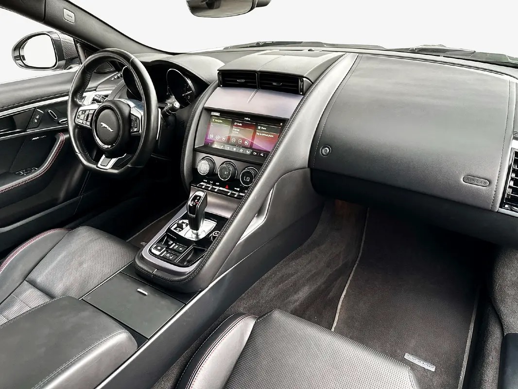 Jaguar F-Type R-Dynamic photo 6