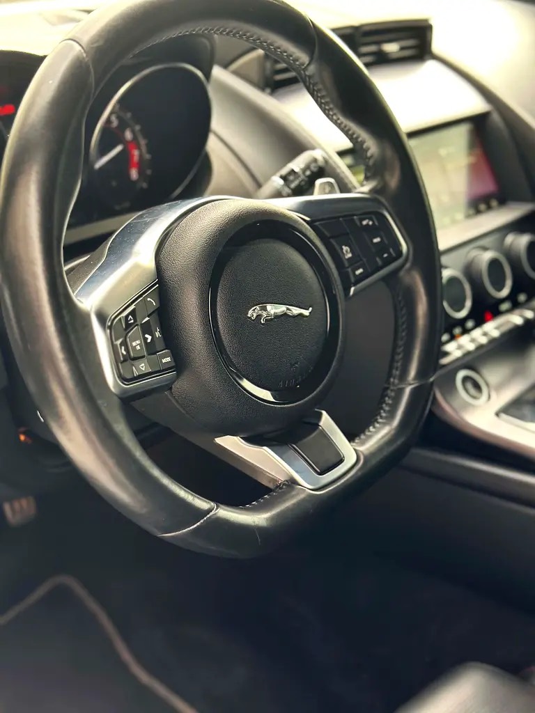 Jaguar F-Type R-Dynamic photo 9