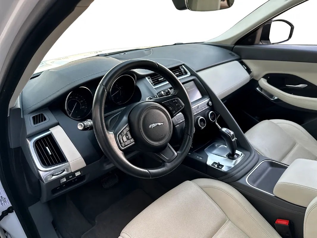 Jaguar E-Pace P200 AWD photo 7