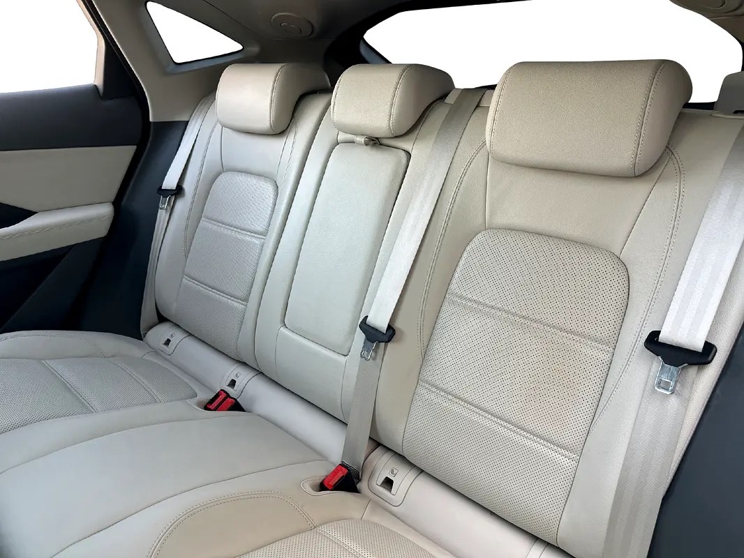 Jaguar E-Pace P200 AWD photo 8