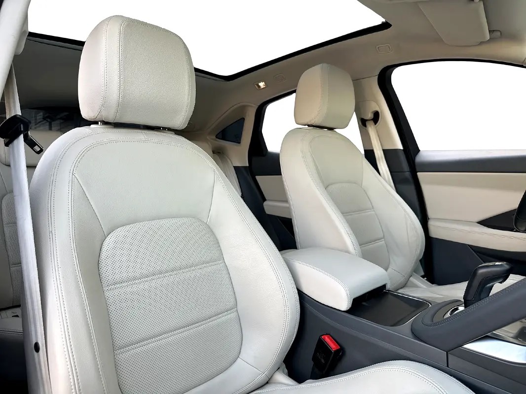 Jaguar E-Pace P200 AWD photo 9