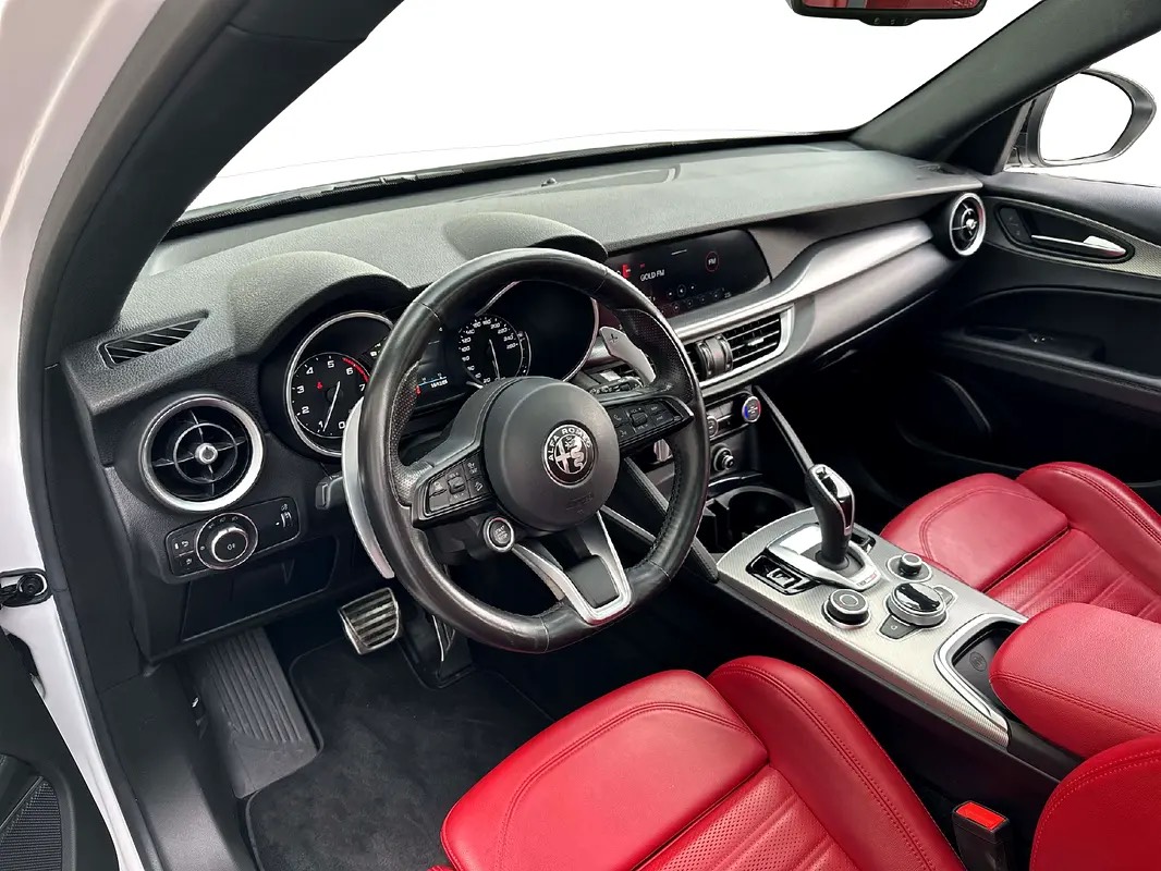 Alfa Romeo Stelvio Veloce photo 6