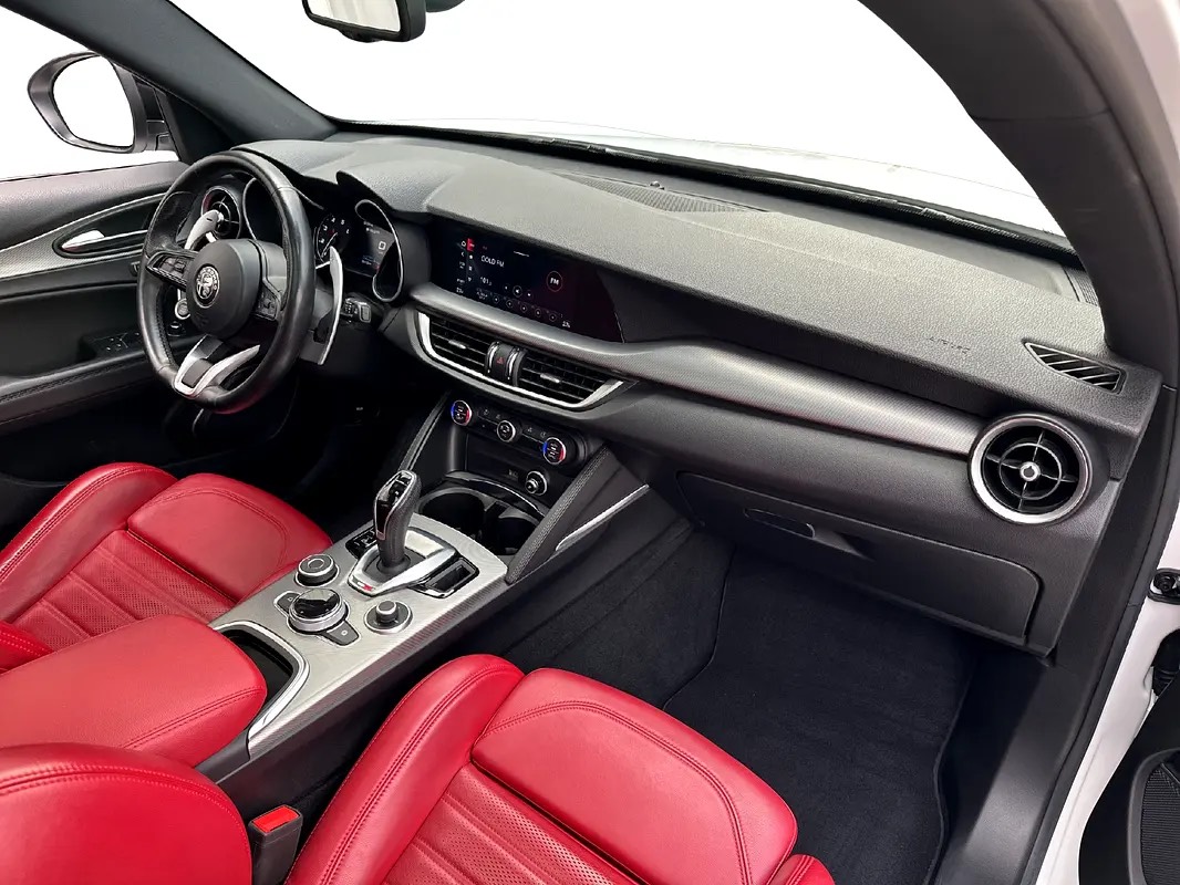 Alfa Romeo Stelvio Veloce photo 7