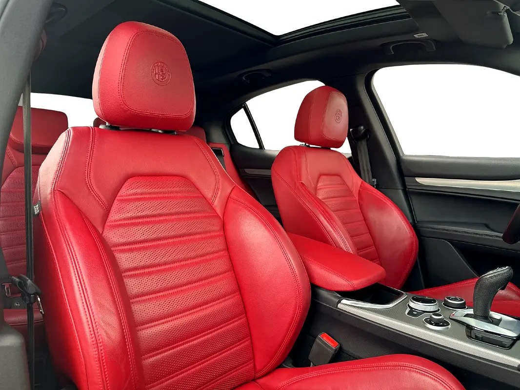 Alfa Romeo Stelvio Veloce photo 8