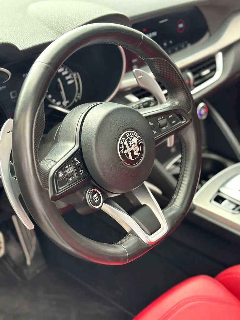 Alfa Romeo Stelvio Veloce photo 10